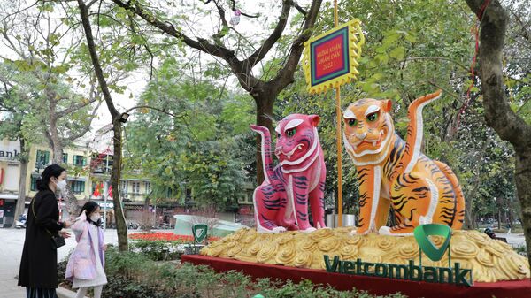 Hình tượng Hổ tượng trưng cho năm Nhâm Dần được trang trí tại khu vực hồ Hoàn Kiếm - Sputnik Việt Nam