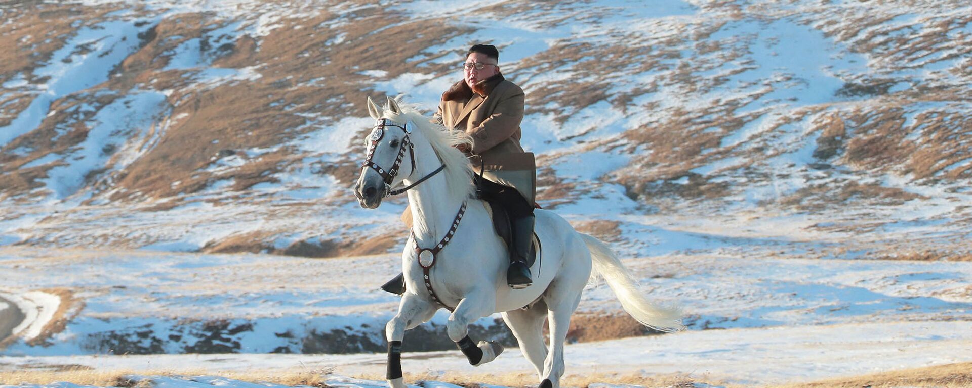 Nhà lãnh đạo Bắc Triều Tiên Kim Jong-un cưỡi ngựa - Sputnik Việt Nam, 1920, 02.02.2022
