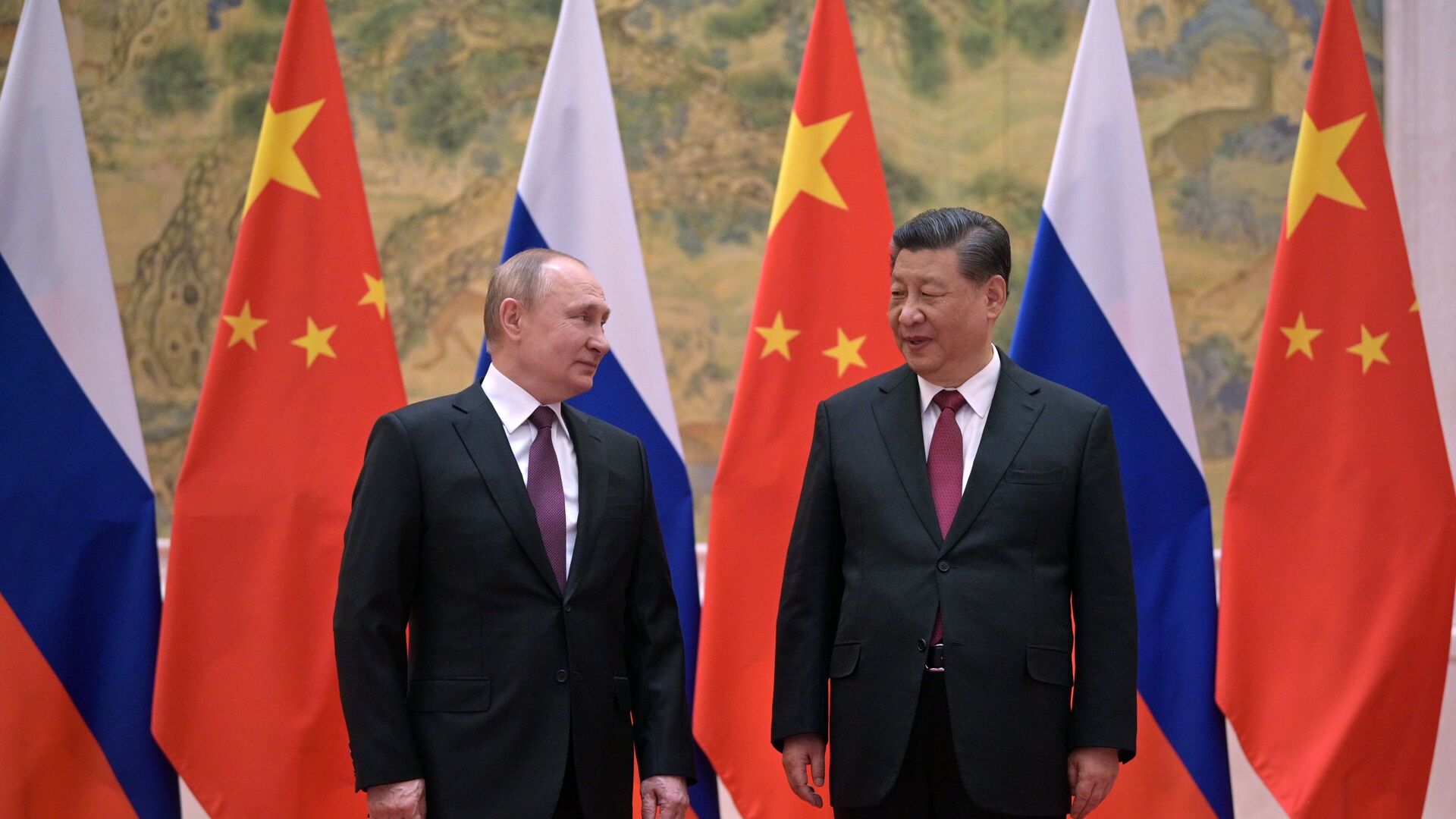 Tổng thống Nga Vladimir Putin và Chủ tịch Trung Quốc Tập Cận Bình trong cuộc gặp tại nhà khác quốc gia Diaoyutai ở Bắc Kinh - Sputnik Việt Nam, 1920, 03.01.2023