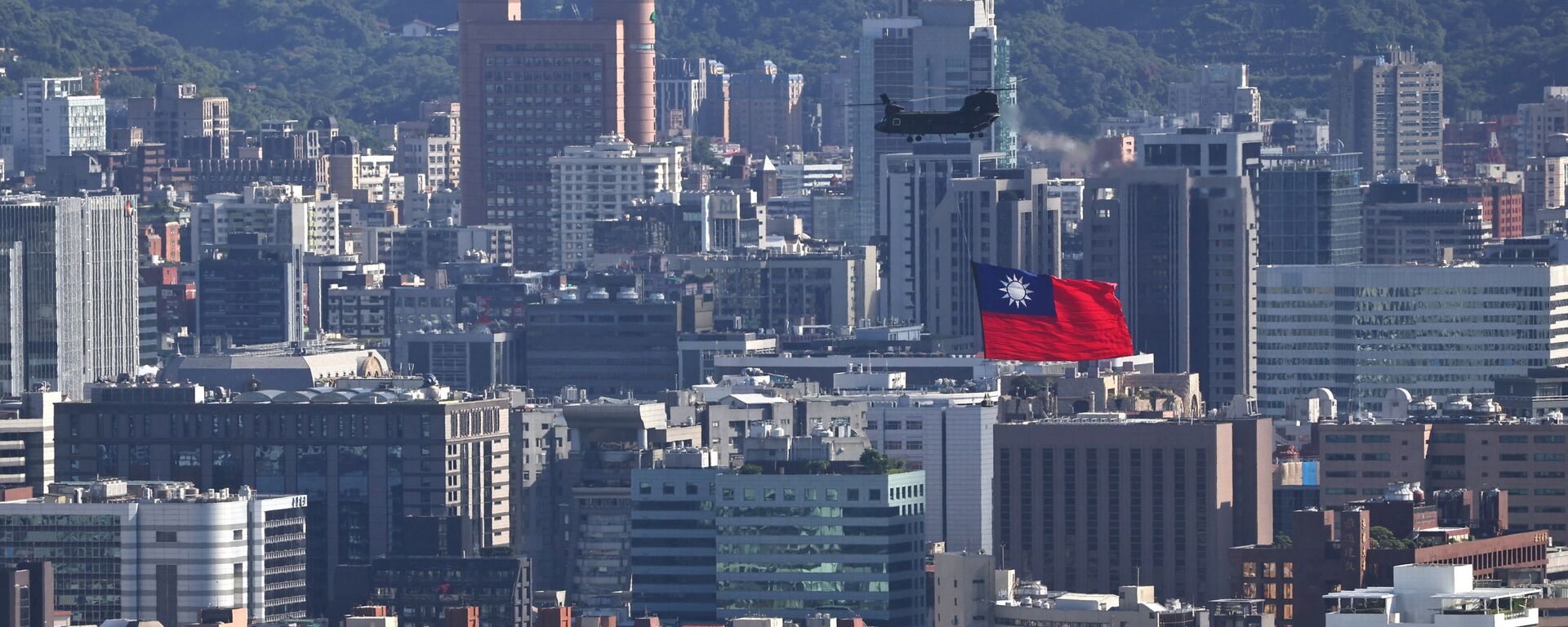 Máy bay trực thăng mang cờ Đài Loan bay qua Đài Bắc - Sputnik Việt Nam, 1920, 27.02.2022