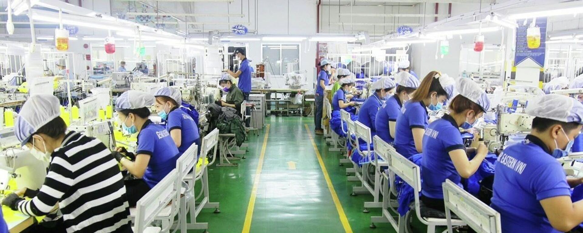 Hoạt động sản xuất đầu năm tại Công ty TNHH Apparel Far Eastern (Việt Nam) đóng Khu công nghiệp Việt Nam - Singapore, thành phố Thuận An (Bình Dương) - Sputnik Việt Nam, 1920, 07.02.2022
