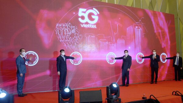 Đại diện tập đoàn Viettel và thành phố Đà Nẵng tiến hành nghi thức khai trương, đưa vào thử nghiệm dịch vụ mạng 5G - Sputnik Việt Nam