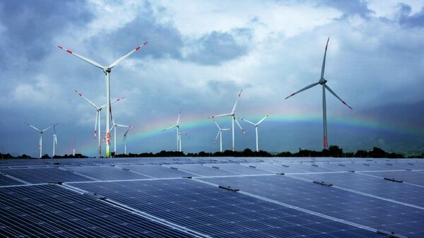 Từng bước thực hiện chủ trương xây dựng Ninh Thuận trở thành Trung tâm Năng lượng tái tạo của cả nước, đến nay, UBND tỉnh Ninh Thuận đã cấp quyết định chủ trương đầu tư cho 37 dự án điện mặt trời và 15 dự án điện gió với tổng công suất trên 3.342 MW - Sputnik Việt Nam