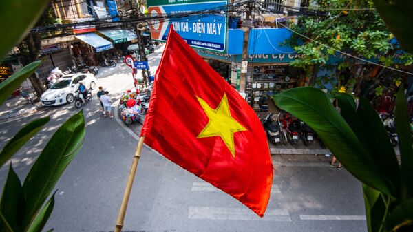 Cờ Việt Nam trên đường phố Hà Nội - Sputnik Việt Nam