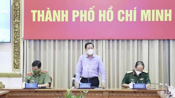 Ông Phan Văn Mãi, Chủ tịch UBND Thành phố, Chủ tịch Hội đồng nghĩa vụ quân sự Thành phố phát biểu chỉ đạo tại phiên họp - Sputnik Việt Nam