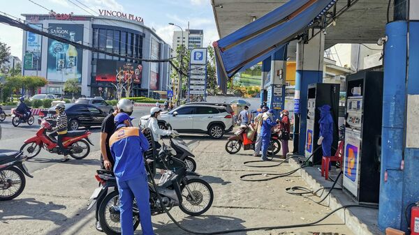 Hoạt động kinh doanh xăng dầu tại TP Cần Thơ diễn ra bình thường, không có hiện tượng găm hàng chờ tăng giá - Sputnik Việt Nam
