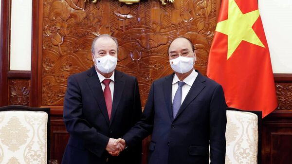 Chủ tịch nước Nguyễn Xuân Phúc tiếp Ngài Abdelhamid Boubazine, Đại sứ Algeria - Sputnik Việt Nam