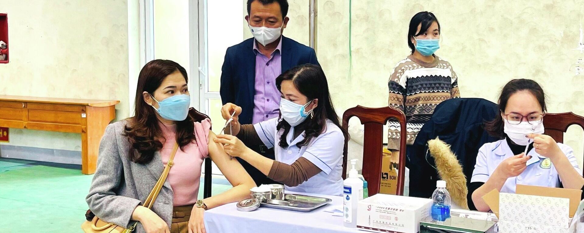 Người dân Quảng Bình được tiêm vaccine mũi bổ sung phòng chống dịch COVID-19. - Sputnik Việt Nam, 1920, 08.03.2022