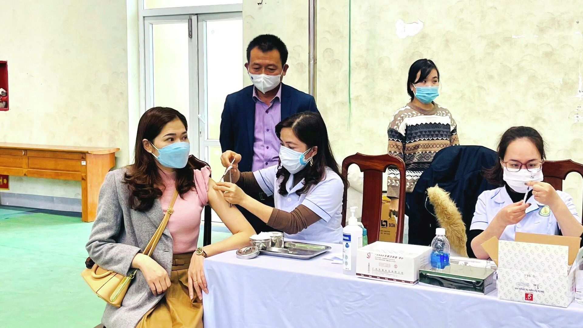 Người dân Quảng Bình được tiêm vaccine mũi bổ sung phòng chống dịch COVID-19. - Sputnik Việt Nam, 1920, 08.03.2022