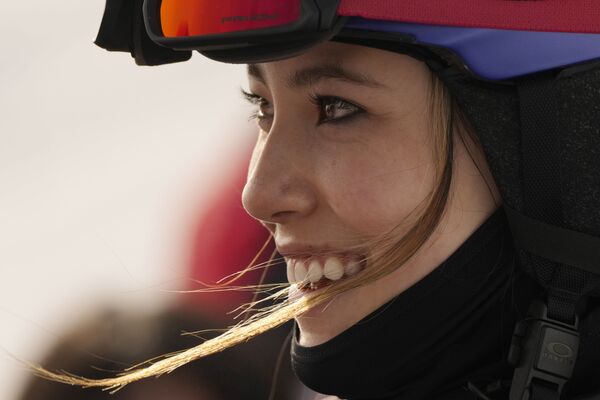 Vận động viên trượt tuyết tự do Trung Quốc Eileen Gu tại Thế vận hội Olympic mùa Đông lần thứ 24 ở Bắc Kinh - Sputnik Việt Nam