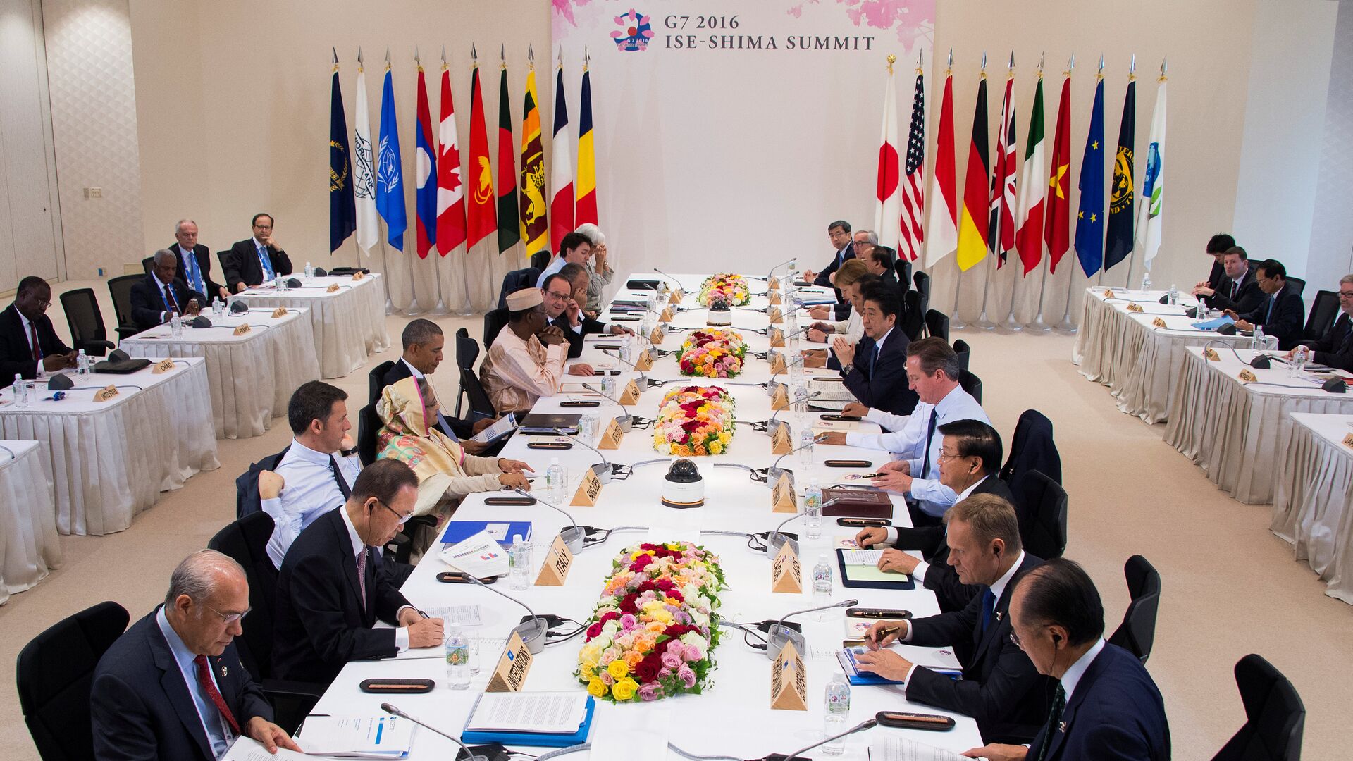 Các nhà lãnh đạo tại phiên họp đầu tiên trong ngày thứ hai của Hội nghị Thượng đỉnh G7 ở Nhật Bản, 2016 - Sputnik Việt Nam, 1920, 15.02.2022