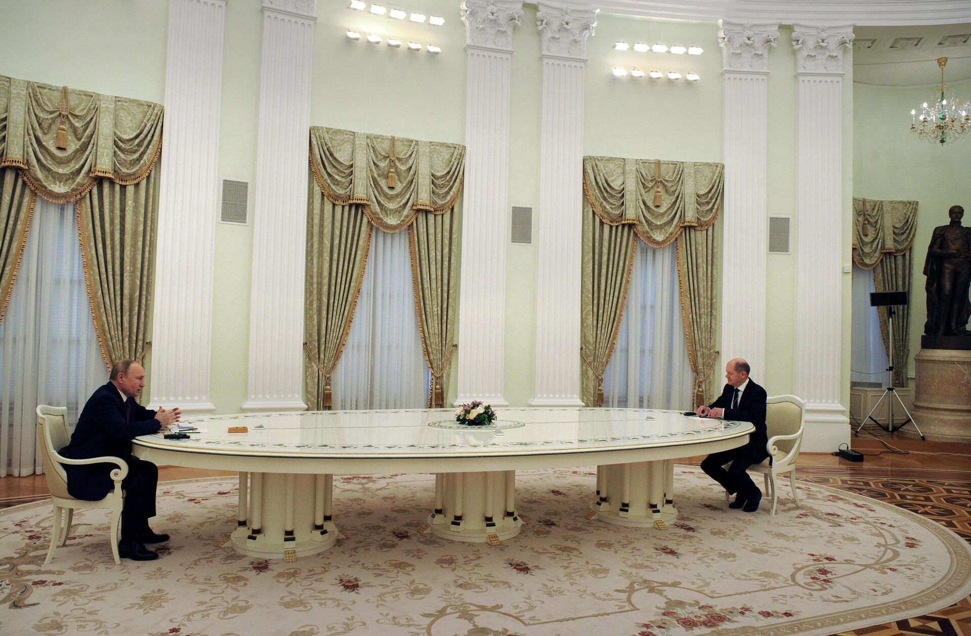 Tổng thống Nga Vladimir Putin gặp Thủ tướng Đức O. Scholz - Sputnik Việt Nam, 1920, 15.02.2022
