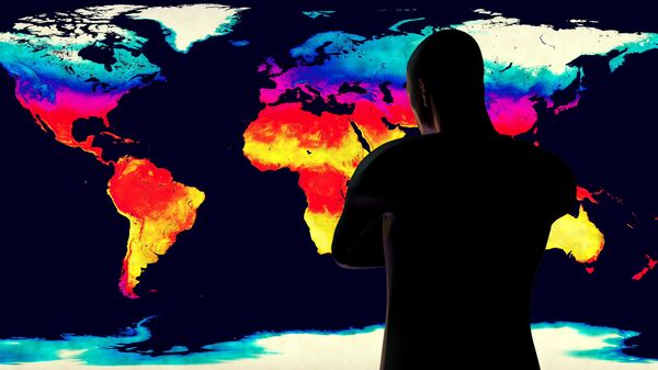 Một người đàn ông nhìn vào bản đồ nóng lên toàn cầu của Trái đất - Sputnik Việt Nam