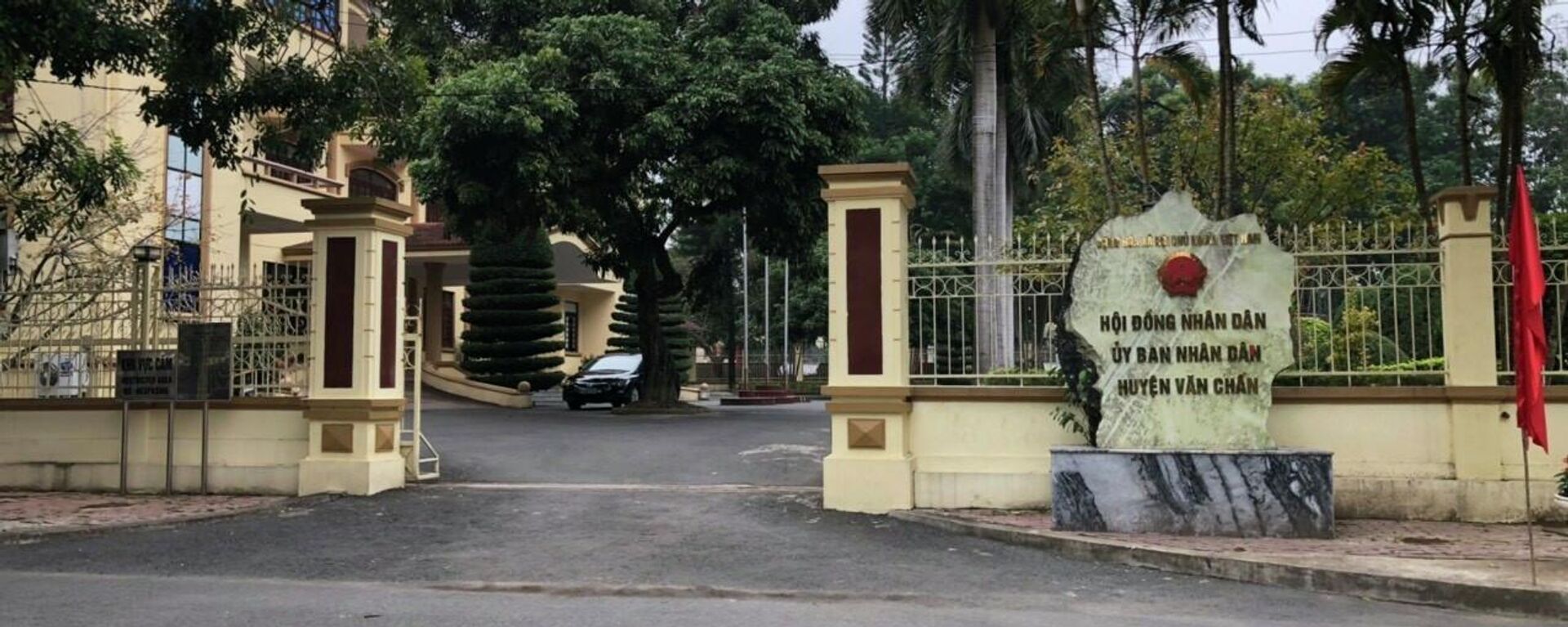 Trụ sở Hội đồng nhân dân, Ủy ban nhân dân huyện Văn Chấn (Yên Bái), nơi ông Nông Ích Chấn công tác trước khi bị bắt tạm giam - Sputnik Việt Nam, 1920, 17.02.2022