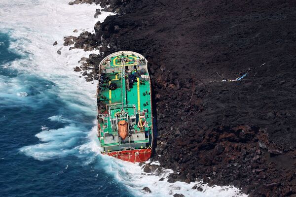 Tàu chở dầu Mauritian Tresta Star mắc cạn ngoài khơi đảo Reunion - Sputnik Việt Nam