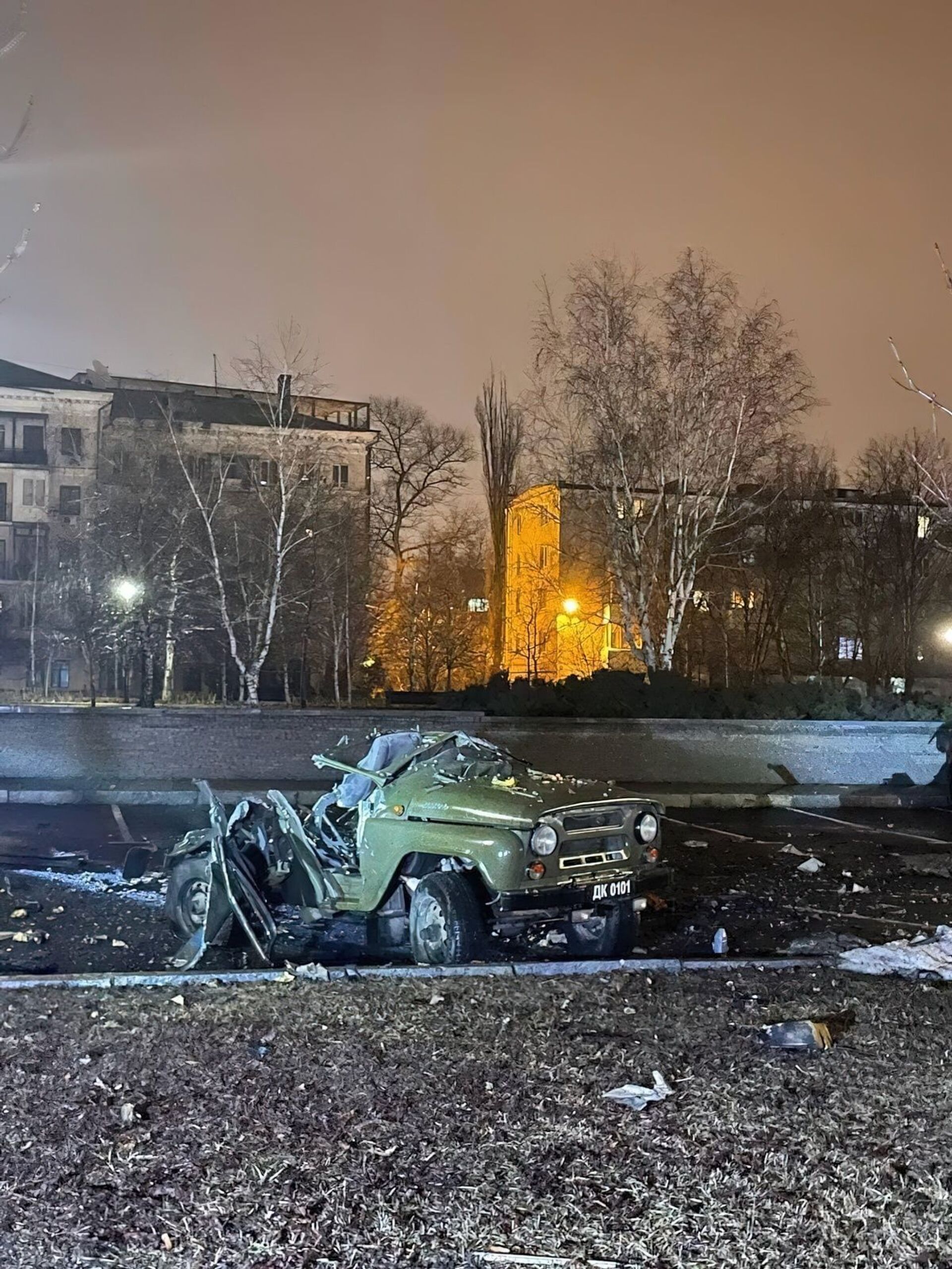 Chiếc xe phát nổ trong bãi đậu xe gần tòa nhà Chính phủ Cộng hòa Nhân dân Donetsk tự xưng - Sputnik Việt Nam, 1920, 18.02.2022