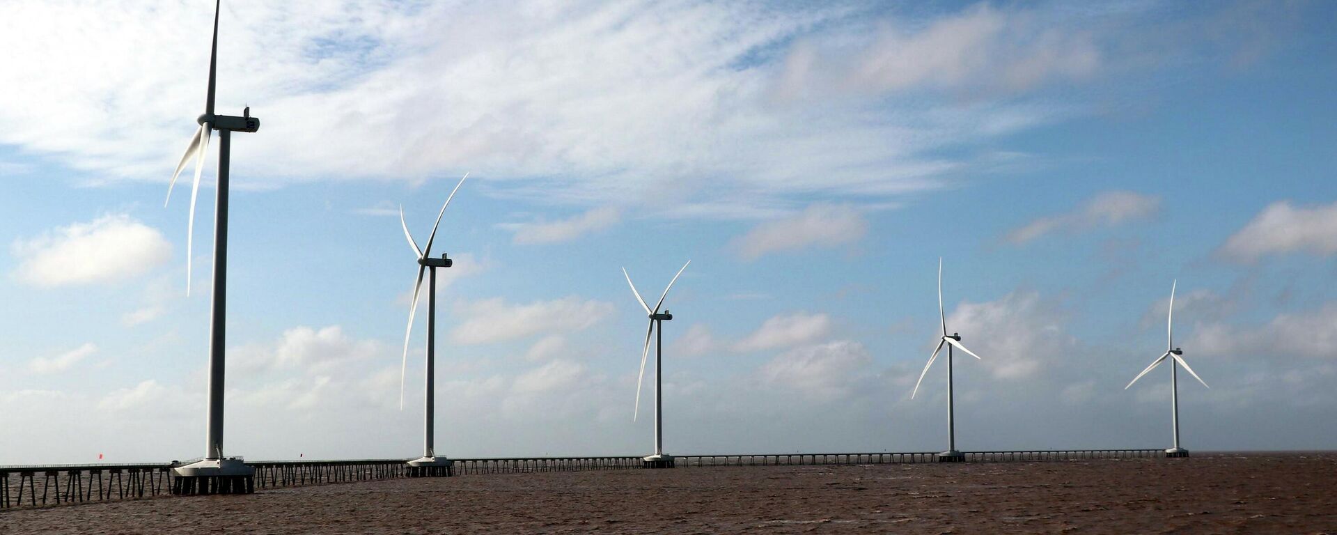 Các Tuabin điện gió của Nhà máy điện gió số 7 tại vùng ven biển thị xã Vĩnh Châu đi vào hoạt động - Sputnik Việt Nam, 1920, 21.02.2022