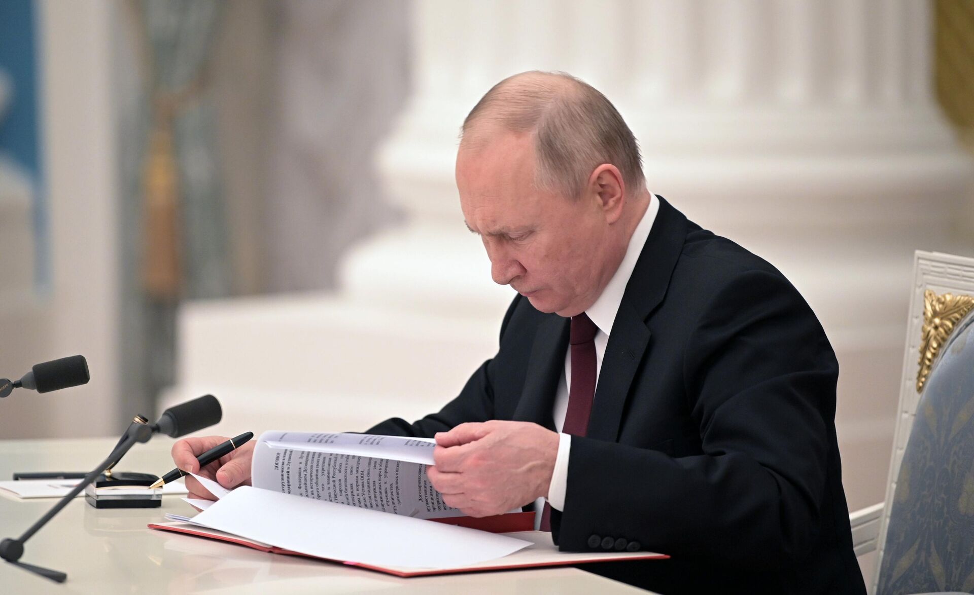 Tổng thống LB Nga V. Putin đã ký sắc lệnh công nhận DNR và LNR - Sputnik Việt Nam, 1920, 22.02.2022