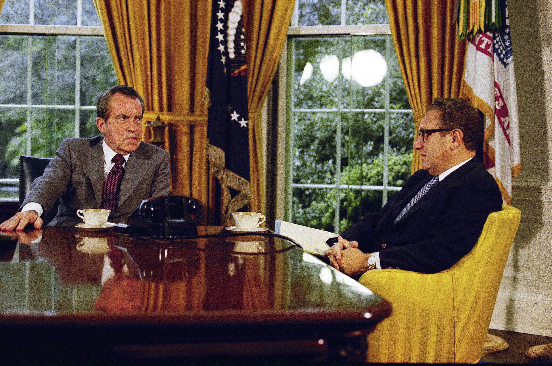 Tổng thống Mỹ Richard Nixon và Ngoại trưởng Henry Kissinger trong cuộc họp ở Washington - Sputnik Việt Nam, 1920, 30.11.2023