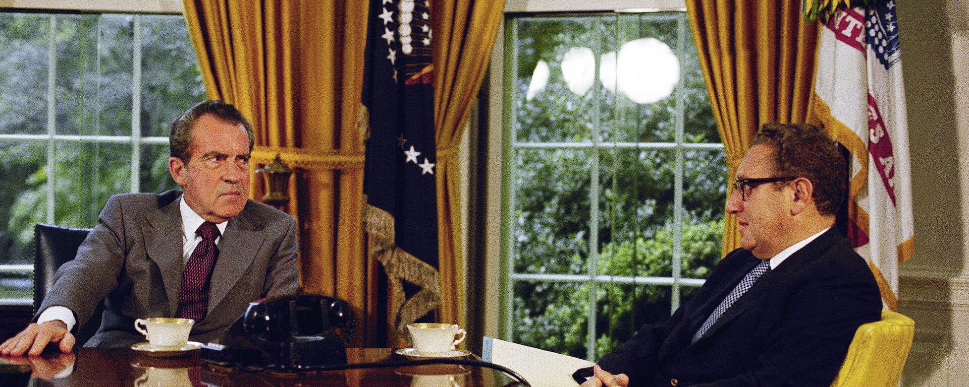 Tổng thống Mỹ Richard Nixon và Ngoại trưởng Henry Kissinger trong cuộc họp ở Washington - Sputnik Việt Nam, 1920, 22.02.2022