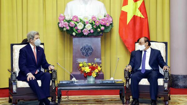 Chủ tịch nước Nguyễn Xuân Phúc tiếp Đặc phái viên của Tổng thống Hoa Kỳ John Kerry - Sputnik Việt Nam