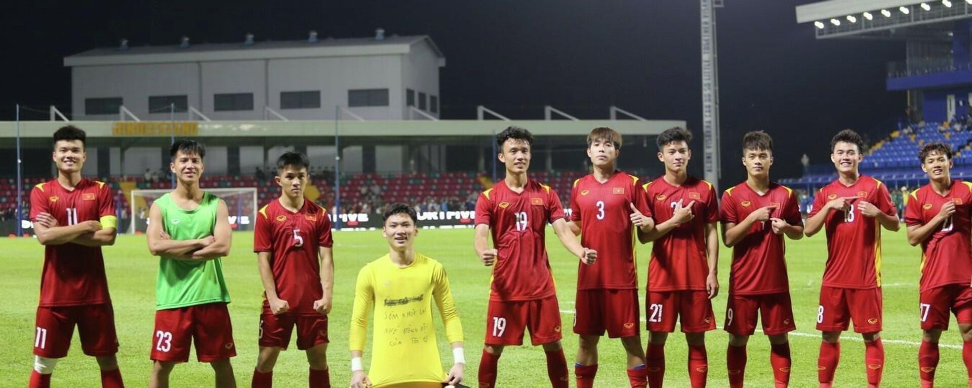 Các cầu thủ U23 Việt Nam ăn mừng chiến thắng trước U23 Thái Lan - Sputnik Việt Nam, 1920, 24.02.2022
