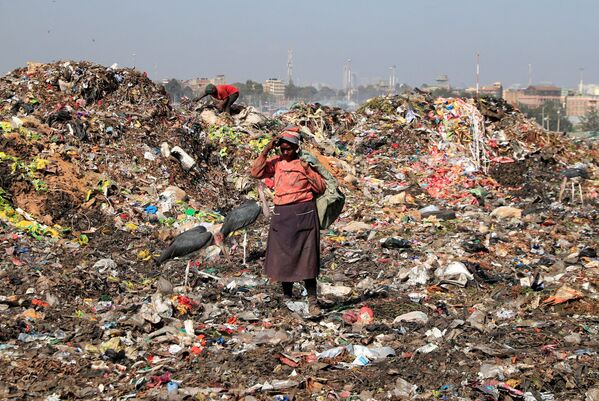 Bãi rác nhựa ở ngoại ô Nairobi ở Kenya - Sputnik Việt Nam