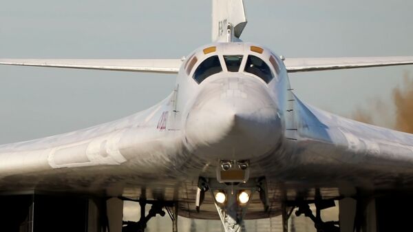 Máy bay ném bom -  tên lửa chiến lược Tu-160 của không quân Nga - Sputnik Việt Nam