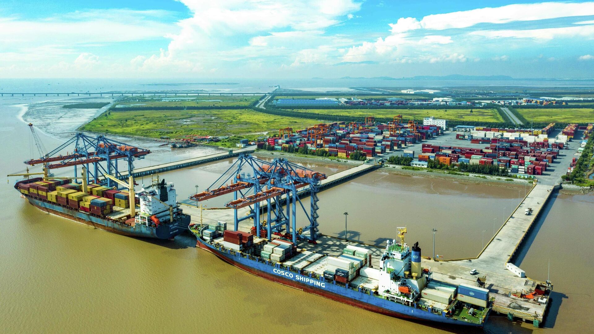 Cảng Nam Hải có quy mô ngày càng lớn, đáp ứng tốt tốc độ tăng trưởng xuất nhập khẩu tại vùng cửa ngõ giao thương chiến lược phía Bắc - Sputnik Việt Nam, 1920, 01.03.2022