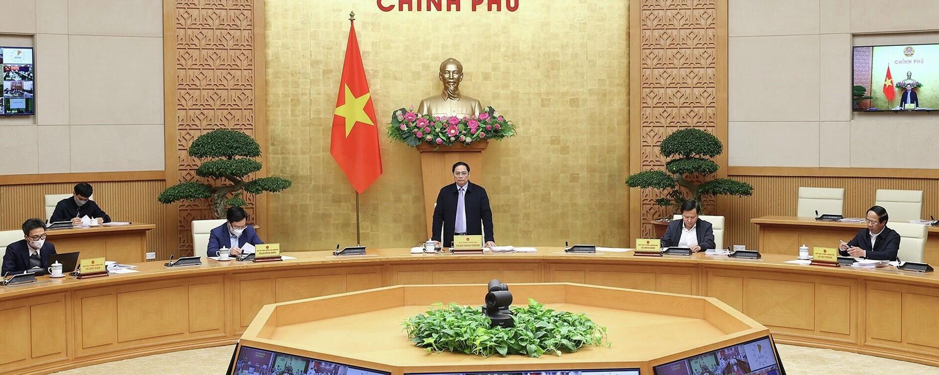 Thủ tướng Phạm Minh Chính chủ trì họp về các dự án xây dựng đường giao thông trọng điểm - Sputnik Việt Nam, 1920, 01.03.2022
