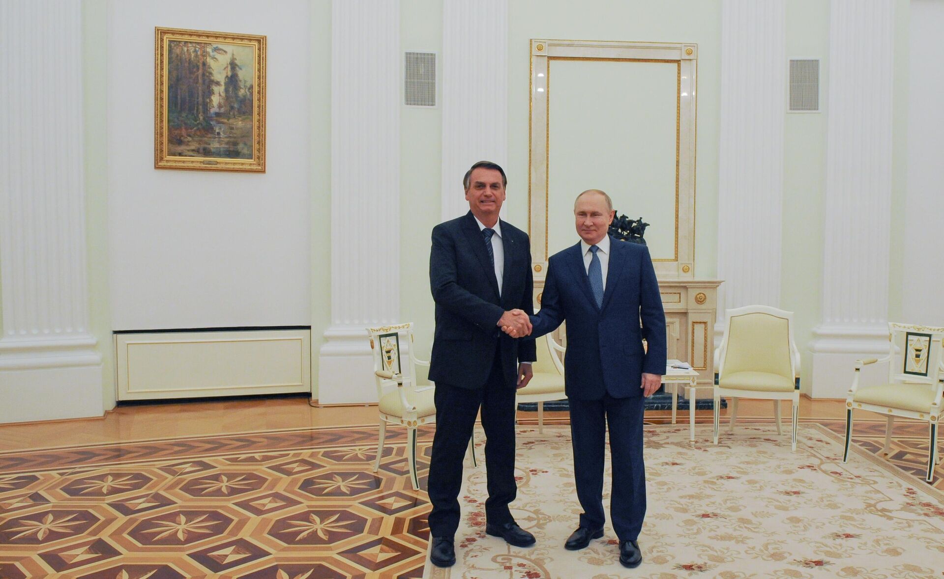 Ngày 16 tháng 2 năm 2022. Tổng thống Nga Vladimir Putin và Tổng thống Brazil Jair Bolsonaro (trái) trong cuộc gặp ở Điện Kremlin. - Sputnik Việt Nam, 1920, 01.03.2022