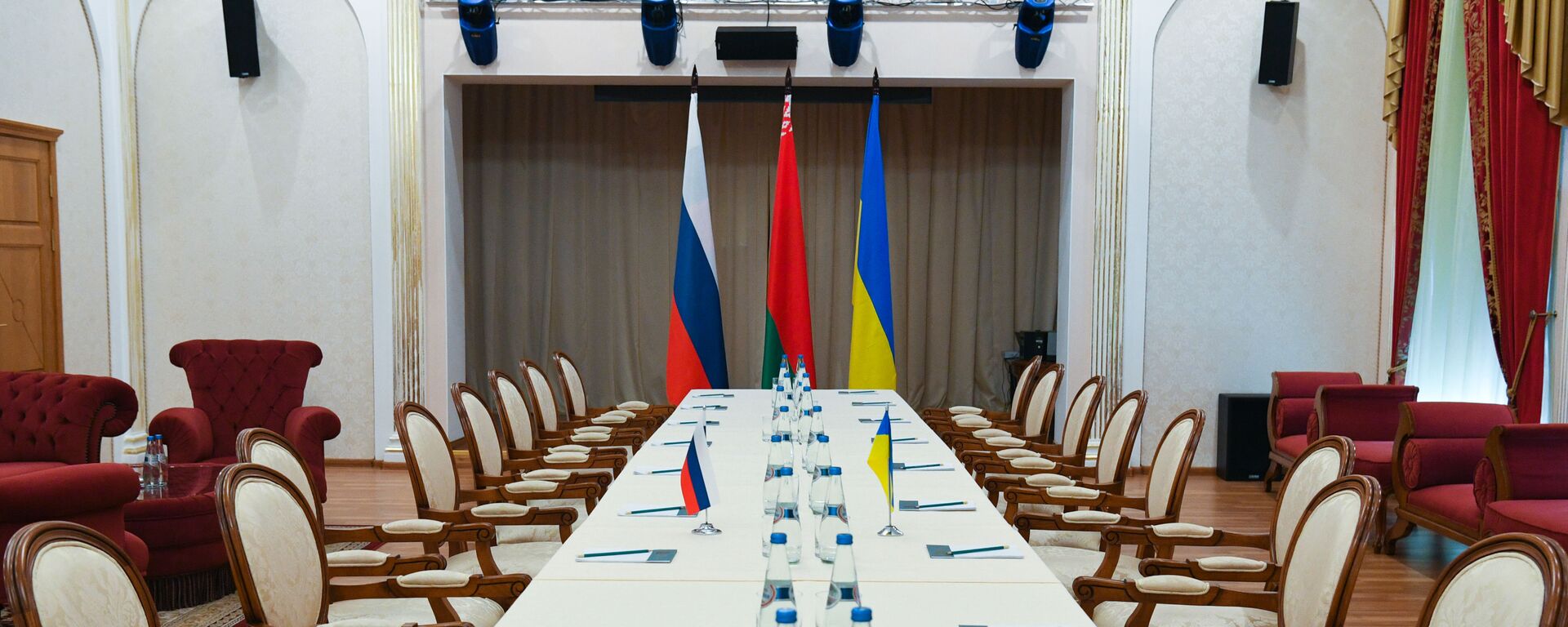 Hội trường nơi diễn ra cuộc hội đàm giữa Nga và Ukraina - Sputnik Việt Nam, 1920, 17.03.2022