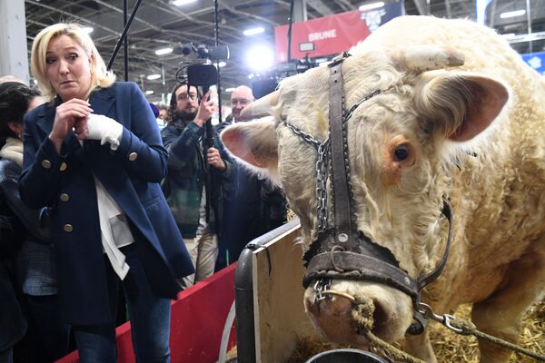 Bà Marine Le Pen thăm Salon de l&#x27;Agriculture ở Paris - Sputnik Việt Nam