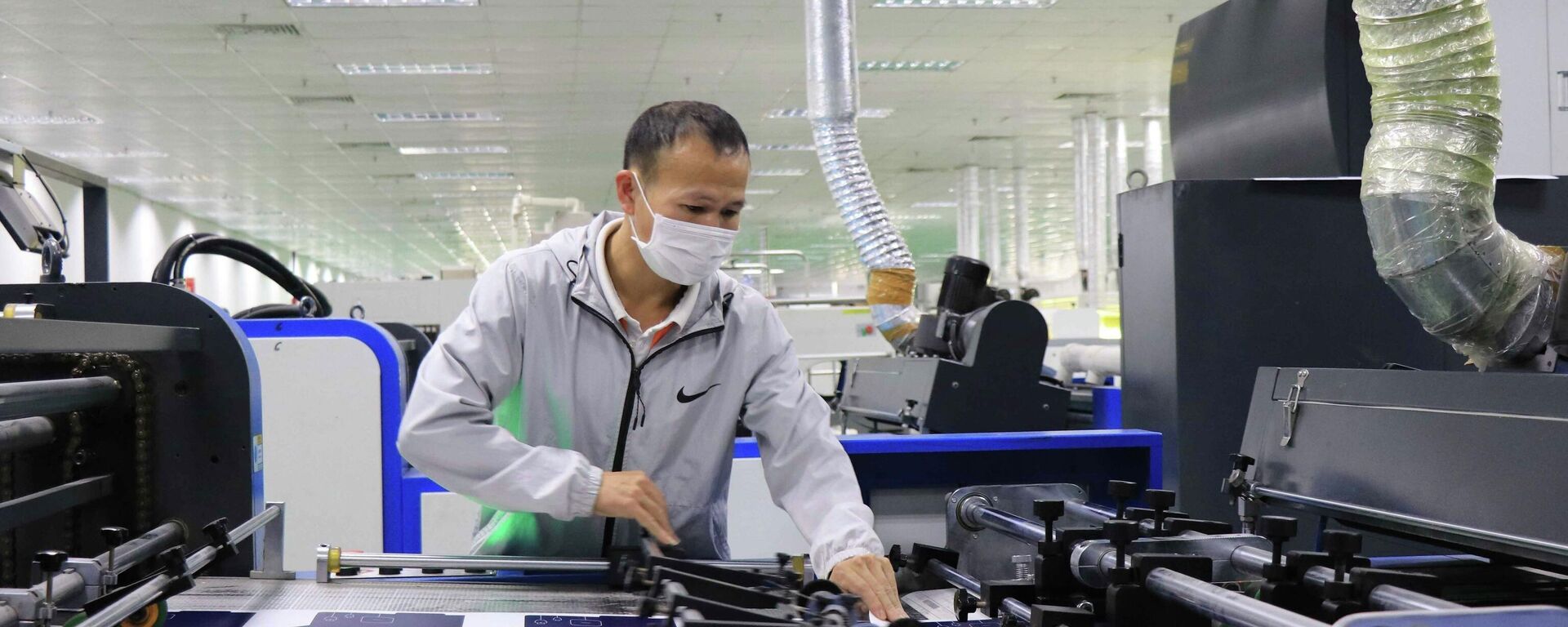 Công nhân lao động làm việc tại Công ty TNHH In bao bì YOTO Việt Nam (Bắc Ninh). - Sputnik Việt Nam, 1920, 06.03.2022