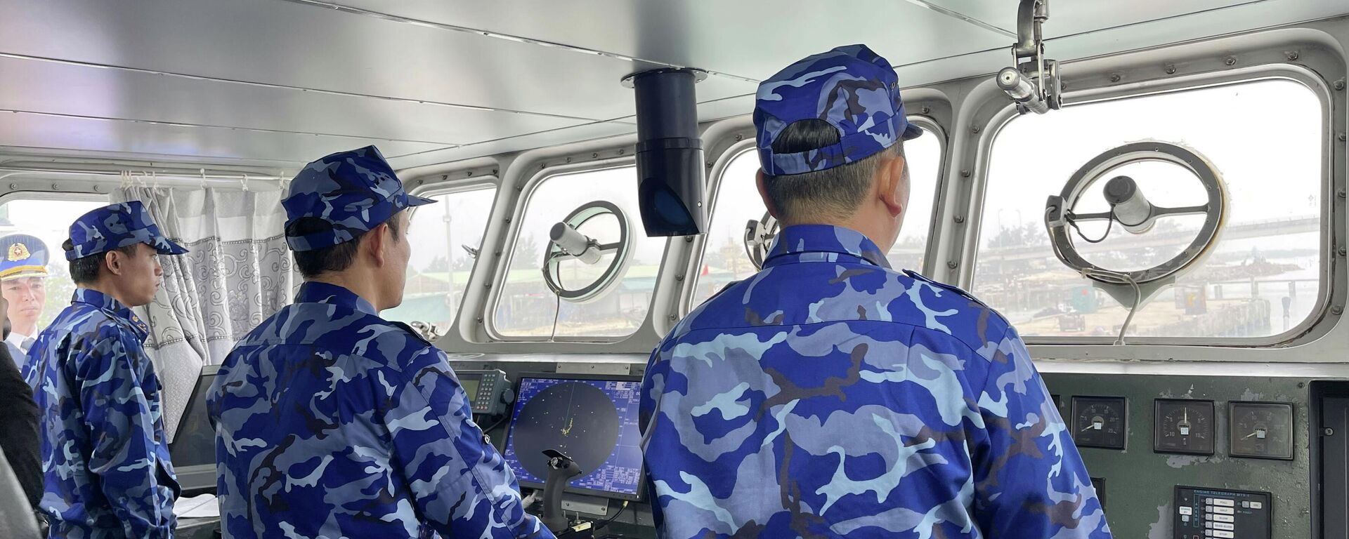 Các cán bộ, chiến sỹ Tàu Cảnh sát biển 2012 luôn túc trực, sẵn sàng chiến đấu trong mọi tình huống - Sputnik Việt Nam, 1920, 09.03.2022
