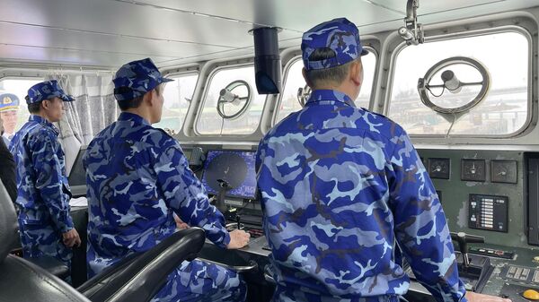Các cán bộ, chiến sỹ Tàu Cảnh sát biển 2012 luôn túc trực, sẵn sàng chiến đấu trong mọi tình huống - Sputnik Việt Nam