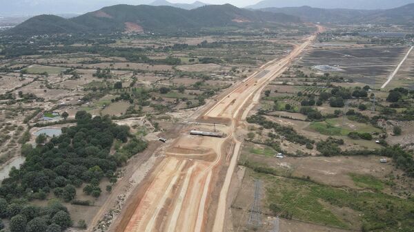 Dự án cao tốc Nha Trang - Cam Lâm được bàn giao 48,1/49,1 km mặt bằng, đạt 98,5% - Sputnik Việt Nam