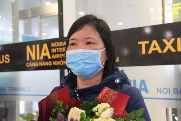 Công dân Việt Nam tại Ukraina từ Ba Lan về nước trong chuyến bay cứu trợ 10/3/2022 - Sputnik Việt Nam