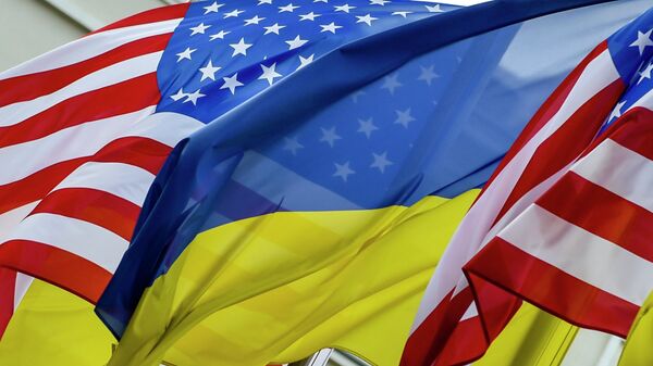 Quốc kỳ của Mỹ và Ukraina. - Sputnik Việt Nam