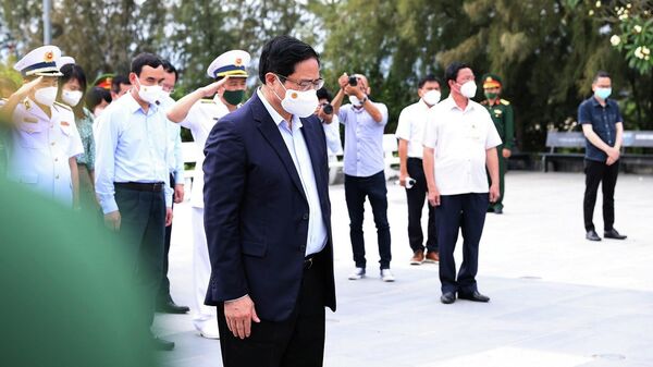 Thủ tướng Phạm Minh Chính dâng hương tại Khu tưởng niệm các chiến sĩ Gạc Ma - Sputnik Việt Nam