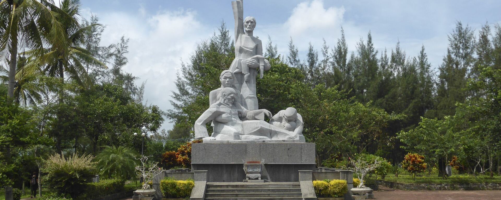 Đài tưởng niệm các nạn nhân tại Sơn Mỹ - Sputnik Việt Nam, 1920, 16.03.2022