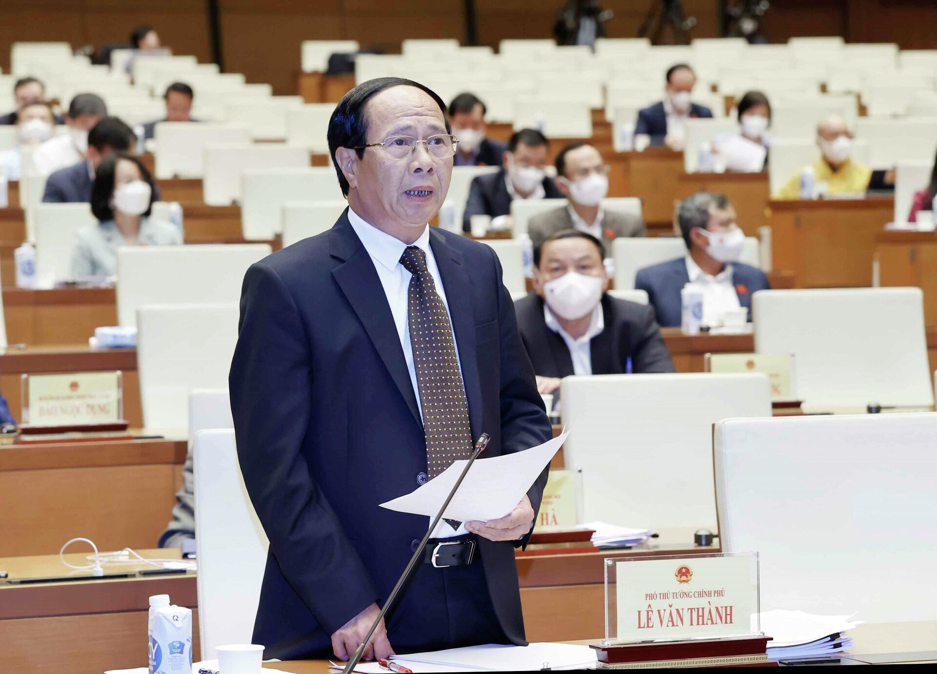 Phó Thủ tướng Chính phủ Lê Văn Thành phát biểu làm rõ các vấn đề đại biểu Quốc hội nêu - Sputnik Việt Nam, 1920, 16.03.2022