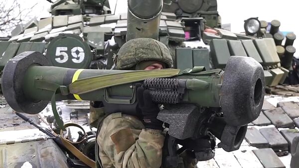 Chuyển giao vũ khí trang bị thu giữ được cho dân quân nhân dân của CHDCND Triều Tiên - Sputnik Việt Nam