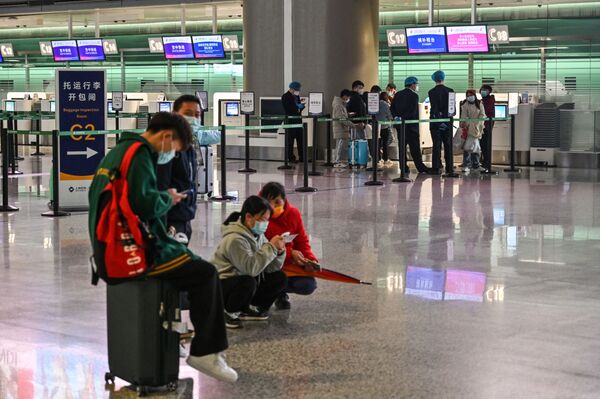 Những người ở sân bay quốc tế Hồng Kiều ở Thượng Hải - Sputnik Việt Nam