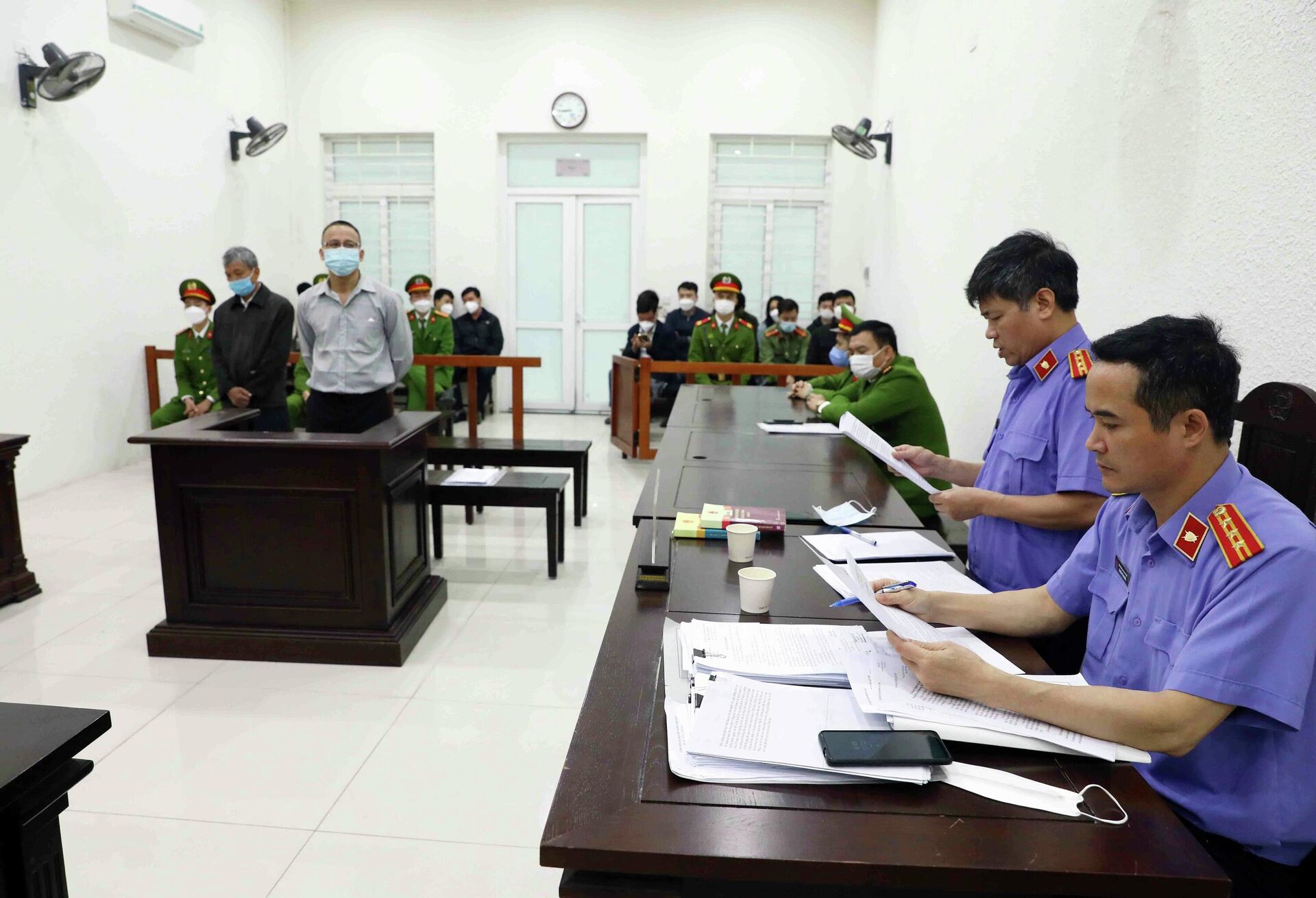 Đại diện Viện kiểm sát công bố bản cáo trạng đối với các bị cáo tại phiên tòa xét xử - Sputnik Việt Nam, 1920, 23.03.2022