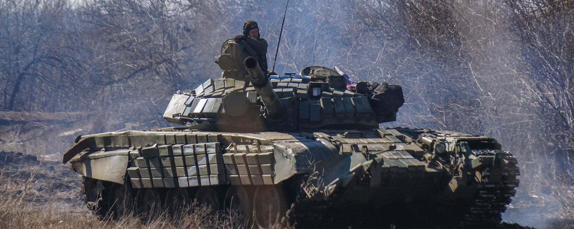 Các binh sĩ thuộc Lực lượng Dân quân Nhân dân của CHDCND Triều Tiên đang tấn công trong khu vực giới tuyến ở làng Maryinka, vùng Donetsk. - Sputnik Việt Nam, 1920, 23.03.2022