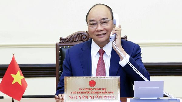 Chủ tịch nước Nguyễn Xuân Phúc điện đàm với tân Tổng thống Hàn Quốc Yoon Suk - yeol - Sputnik Việt Nam
