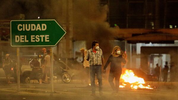 Phong trào biểu tình phản đối giá nhiên liệu tăng cao ở Caaguaçu, Paraguay - Sputnik Việt Nam