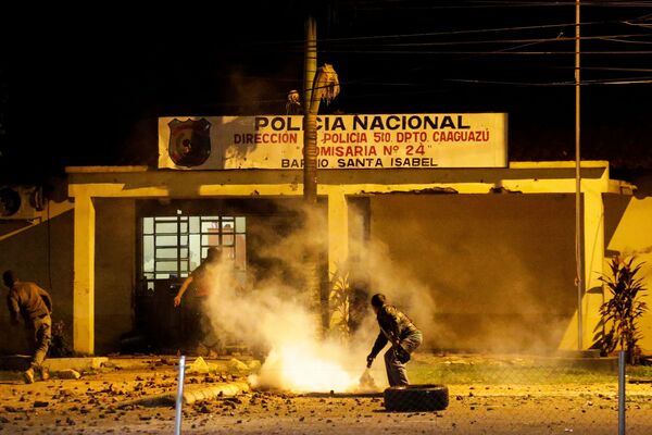 Phong trào biểu tình phản đối giá nhiên liệu tăng cao ở Caaguaçu, Paraguay - Sputnik Việt Nam