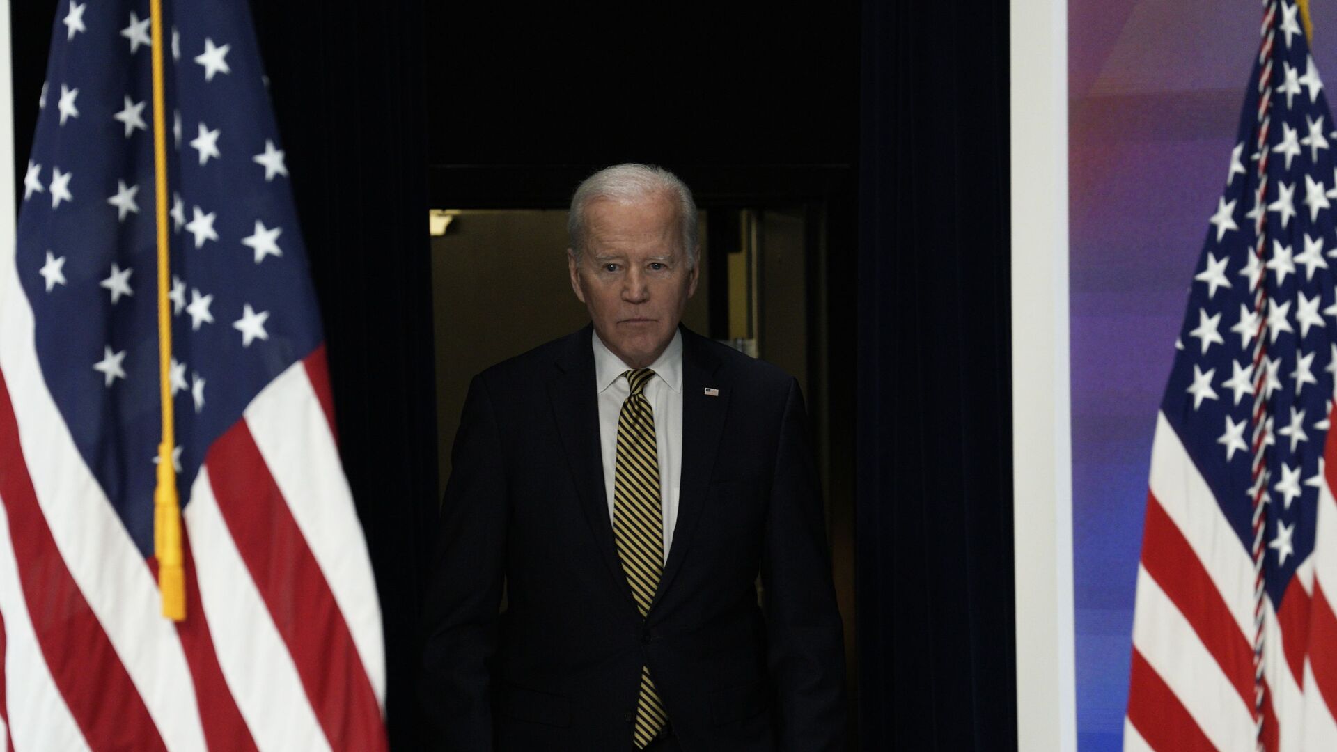 Tổng thống Mỹ Joe Biden trước khi phát biểu tại Nhà Trắng về tình hình Ukraina - Sputnik Việt Nam, 1920, 08.04.2022